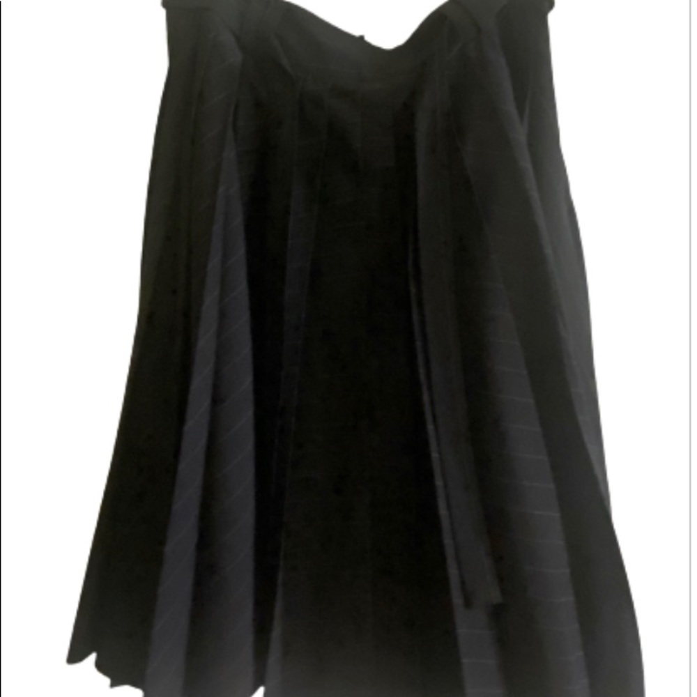Club Mónaco pleated grey skirt. Size 0. Gently worn. Like new. Grey strips.